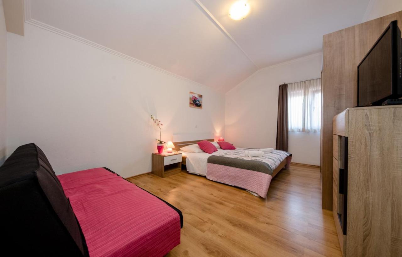 Apartments Vladimir 2835 Rab Town Esterno foto